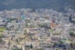 Dag 2. : Aerial view of Quito and the residential areas