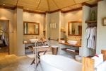 Denis Island boende: Beach-Villa-Bathroom-2-small