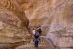 Vandring: Activity-group-hiking-in-Wadi-Gweir-near-Feynan-2