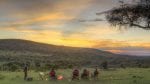 Entumoto safari-upplevelse: Njut av en sundowner efter safari på Entomoto Camp