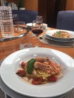 Livet ombord: Njut av underbar mat ombord på Varuna