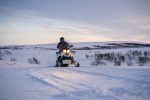 Norrskenssafari på snöskoter: Arctic Light Snowmobile Sorrisniva AS21