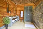 Gal Oya Lodge Bungalows: Bathroom