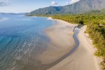 Silky Oaks Lodge - porten till Stora Barriärrevet: Daintree forest hbeach